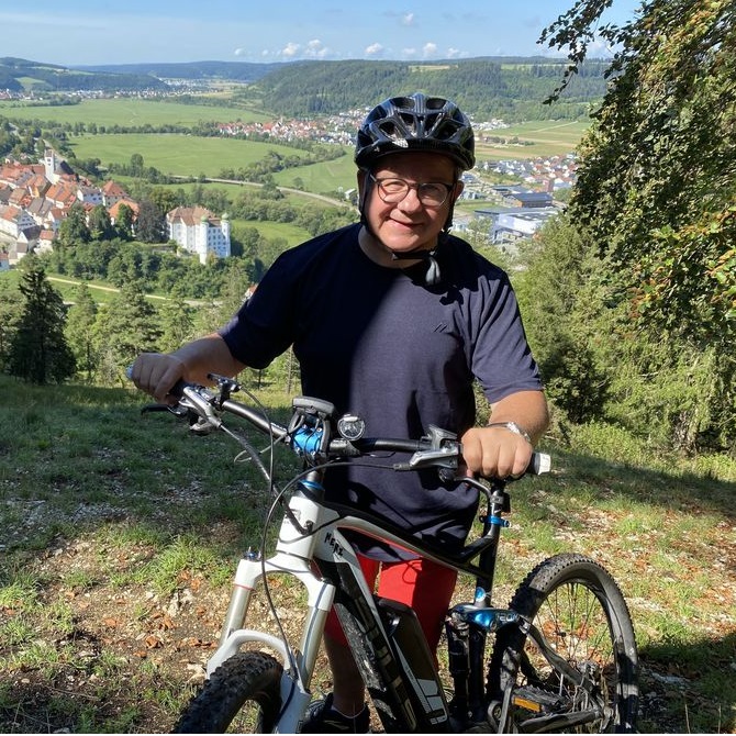 Minister Guido Wolf mit Rad