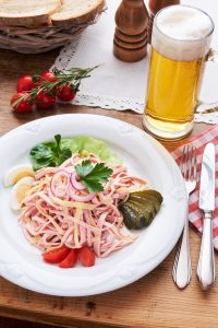 Wurtstsalat mit Bier
