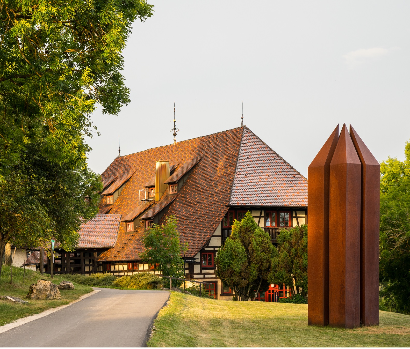hotel-hofgut-hohenkarpen_frontseite Tagungshotel auf dem Hohenkarpfen