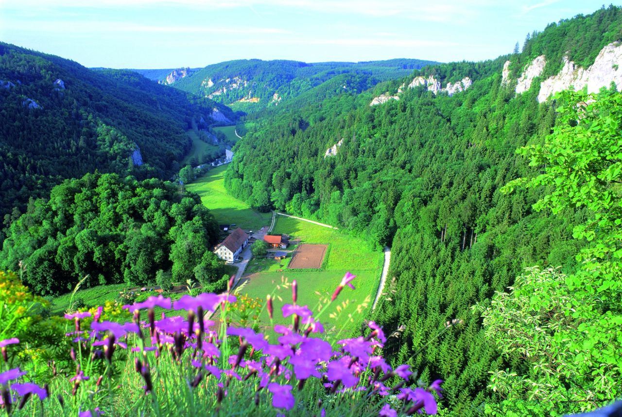 donauberglandweg_e4_blick-ins-donautal-von-ruine-kallenberg_foto-andreas-beck