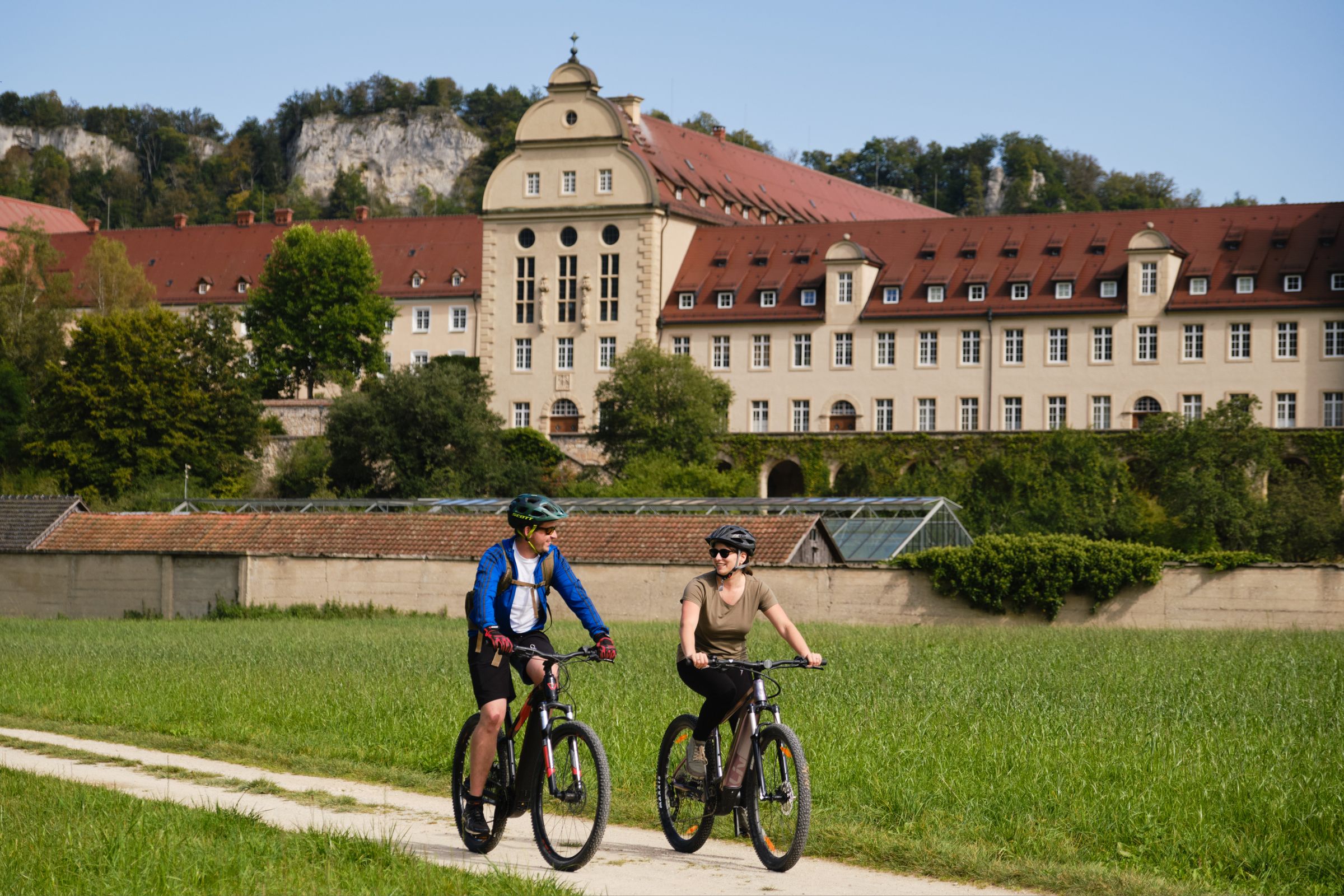 Radfahren im Donautal bei Beuron