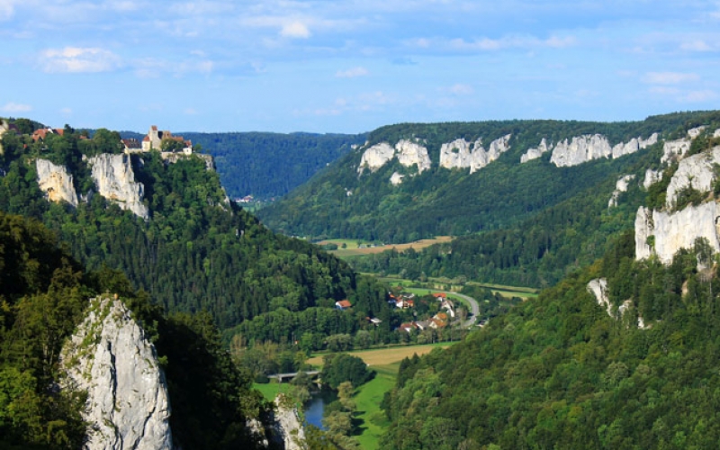 Aussicht vom Eichfelsen im Donautal bei Irndorf ins Tal