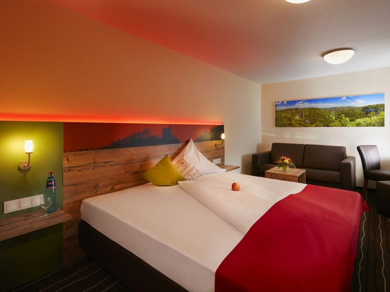 Hotelzimmer in Rot im Hotel Sonne